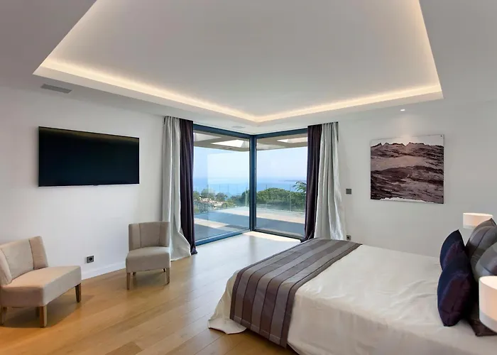 Villa Ref 1960 - - Sea View For Rent *
