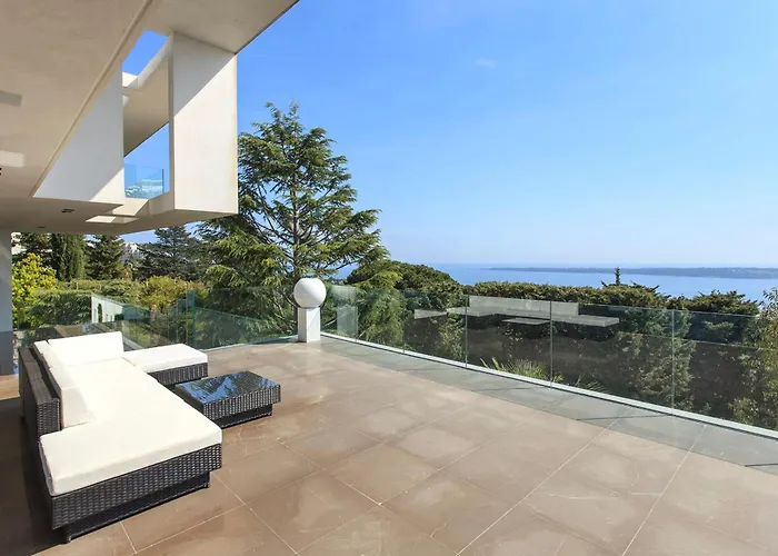 Villa Ref 1960 - - Sea View For Rent Cannes