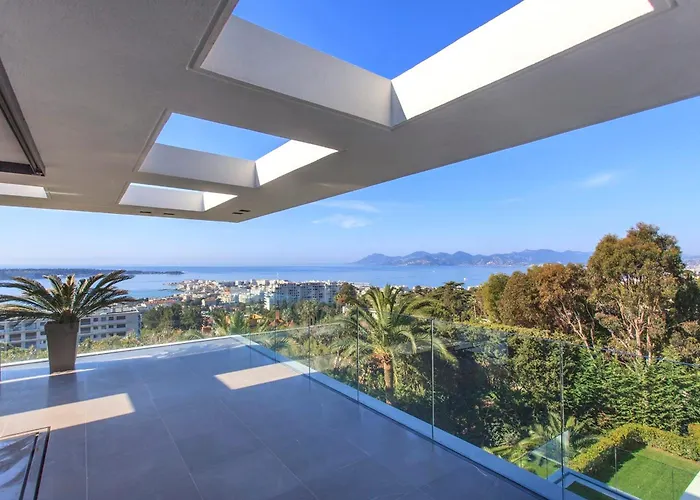 Ref 1960 - - Sea View For Rent * Cannes