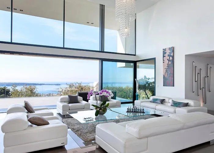 Ref 1960 - - Sea View For Rent